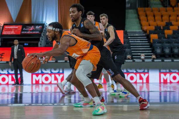 兼具力量与 兼具力量与