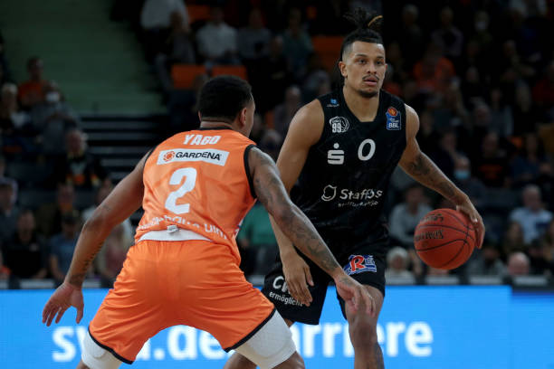 加强中场控 加强中场控